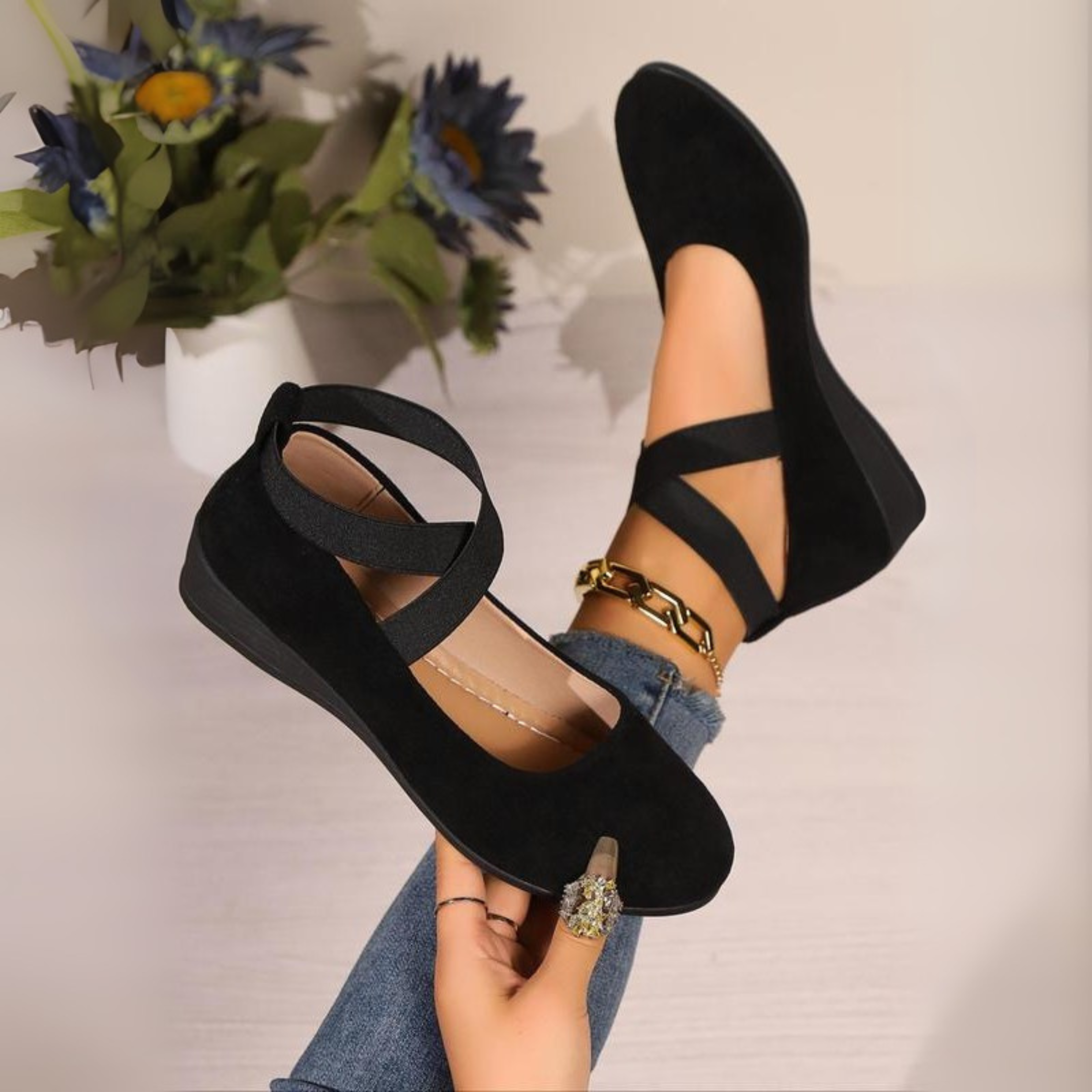 Soteria | Wygodne zamknięte buty na koturnie